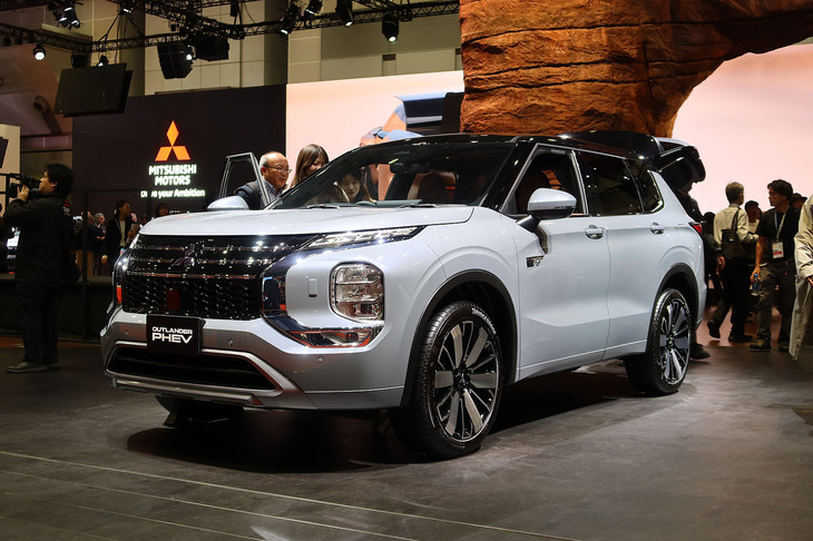 三菱アウトランダー