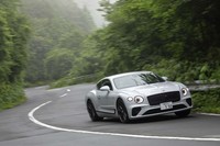 新型「コンチネンタルGT」は、48Vシステムを使ったアダプティブシャシー「ベントレーダイナミックライド」を採用。上質な乗り心地と圧倒的に優れたハンドリングが追求されている。