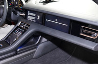 ポルシェ初の100%電気自動車「タイカン」が日本上陸の画像