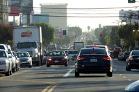 通勤時間帯のピコ通りの様子。乗用車のほとんどが日本車か韓国車だったけど、ダイジョウブか? デトロイトスリー。