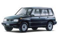 “ノマド”(NOMADO、仏語で遊牧民の意)というステキなサブネームは、1990年登場の「エスクード」の5ドア・ロングモデル「エスクード ノマド」に由来する。古参のスズキファンの皆さん、覚えてましたか?