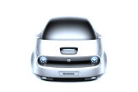 岩城氏を「これなら行ける」と納得させた佐原氏のスケッチ。これ以前のデザイン案は、「開発初期ということもあって完成度が低く、もっとモワっとしていた」(岩城氏)とのこと。