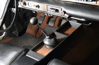 「P1800」のトランスミッションには4段MTと3段ATが用意されており、ともにセレクターレバーは“フロアシフト”となっていた。