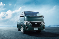 日産が「キャラバン」の一部仕様を変更 ルームミラーの機能と利便性をアップ