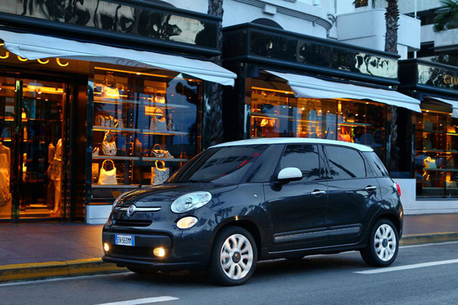 「フィアット500L」