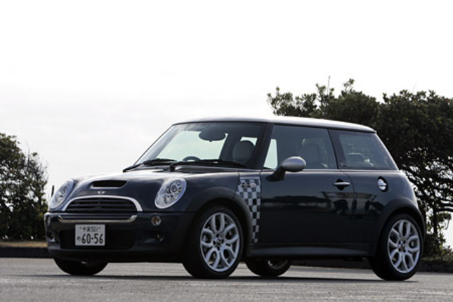 【スペック】全長×全幅×全高=3655×1690×1455mm/ホイールベース=2465mm/車重=1210kg/駆動方式=FF/1.6リッター直4SOHC16バルブ・スーパーチャージャー・インタークーラー付き(170ps/6000rpm、22.5kgm/4000rpm)/価格=307万6500円(テスト車=309万9600円/ETC=2万3100円)