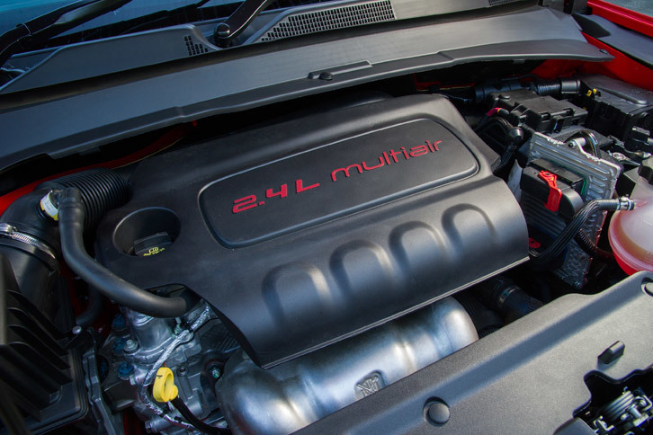 パワープラントは自然吸気の2.4リッター直4ガソリンエンジン。175psの最高出力と229Nmの最大トルクを発生する。