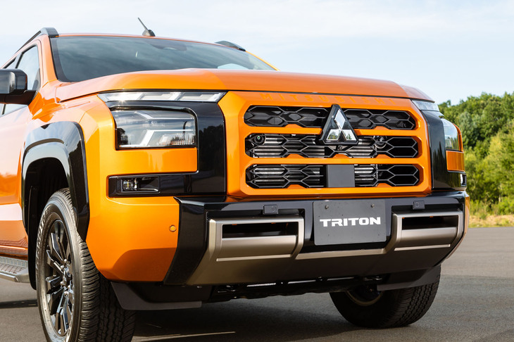 三菱トライトンGSR(フロントマスク)