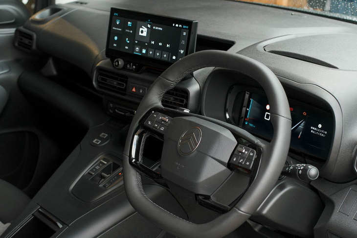 シトロエン・ベルランゴ ロングMAX BlueHDi(ステアリングホイール)