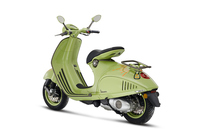 巨大なウサギマークが目印! 「ベスパ946」に誕生10周年&卯年の記念モデルが登場の画像