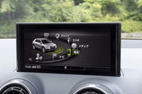 8.3インチディスプレイのナビゲーションシステムは、29万円のセットオプションに含まれる。