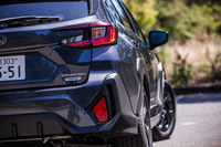 新型「クロストレック」のラインナップは、標準グレード「ツーリング」と上級グレード「リミテッド」の2本立て。いずれもFF車と4WD車が設定される。