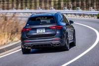 リアモーターは定格出力109PS、ピーク出力204PS(最大10秒間)を発生。リアアクスルのスリップ量が増えた場合には、プロペラシャフトを介して駆動力をフロントアクスルにも伝達し、4輪のトラクションバランスを高めるようになっている。