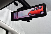 「e-POWER」にはメーカーオプションでインテリジェントアラウンドビューモニター表示機能付きスマートルームミラーが用意される。