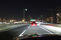 首都高に乗り入れ、試しに合流でアクセル全開をかましてみたが、あまり速さを感じない。デカくて重い「NISMO」専用タービンのせいか?