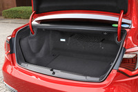 トランクルームの容量は414リッター。IPU(インテリジェントパワーユニット)の小型化により、従来比で13リッター拡大した。