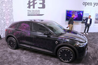 スマートが「#3」をベースに世界初公開した「キース・ヘリング エディション」アートカー。