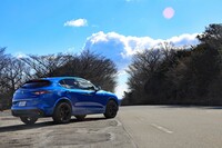 ボディーカラーには、試乗車の「ミザーノ ブルー」を含む全4色が用意されている。