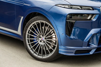 23インチのアルピナクラシックホイールはオプションで選べる。タイヤは「ALP」マーク入りの「ピレリPゼロ」。