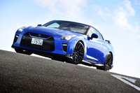 今回、池沢早人師先生が試乗した「GT-Rプレミアムエディション」。最新の2020年モデルにおいては「速さの質」を重視した改良が行われ、その変更内容はパワートレインからシャシーやブレーキシステム、マフラーなど多岐に及んでいる。