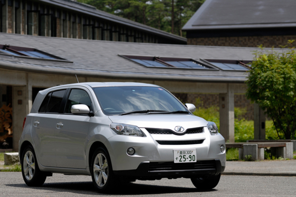 トヨタ・イスト 180G（FF/4AT）／150X（4WD/CVT）／150X（FF/CVT
