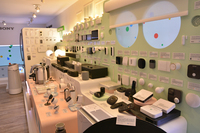 グーグルのブース内部。数多くのスマート家電が展示されていた。