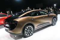 4モデルのうち、最初に企画・開発された「クロスオーバー」。一見ハッチバックのように見えるが、実はキャビンとは独立したトランクルームが設けられている。