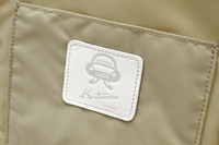 ユーモラスな「♯置きシュー」ロゴとキタムラのブランドロゴが添えられる。