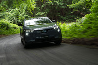 走りに関する点では、サスペンションの剛性を高めてタイヤのグリップ感を改善。3つのドライブモードのちがいを明確化し、4WD車では駆動制御を緻密化して操舵感やライントレース性、加減速のコントロール性の向上を図っている。