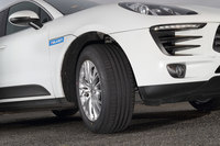 「AZENIS FK510」シリーズにはランフラットタイヤの「FK510ランフラット」やSUV用の「FK510 SUV」もラインナップされている。