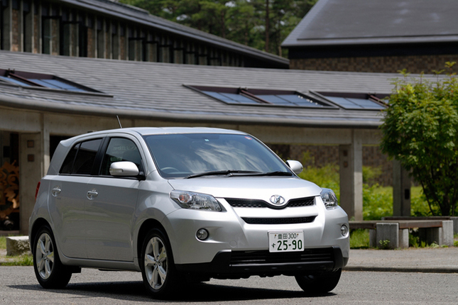 【スペック】180G:全長×全幅×全高=3930×1725×1525mm/ホイールベース=2460mm/車重=1170kg/駆動方式=FF/1.8リッター直4DOHC16バルブ(132ps/6000rpm、17.5kgm/4400rpm)/価格=189万円(テスト車=214万6200円/VSC&TRC=6万3000円/ディスチャージヘッドランプ=4万7250円/DVDボイスナビゲーションシステム=13万1250円/ETCユニット=1万4700円)