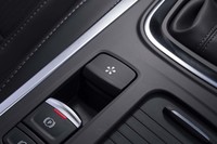 ドライブモードやアンビエントライトカラーなどを変えられる「ルノーマルチセンス」のスイッチはセンターコンソールにレイアウトされる。