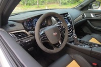 イライラした気持ちを抑えてくれる。ステアリングヒーターには思わぬ効能がある!