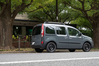 現行型「カングー」も、導入当初は「こんなに巨大になって、初代ほどの人気は出ないのでは?」と懸念する声があったが、結果的に輸入車屈指の人気モデルとなった。3代目となる新型にも、ぜひ期待したい。