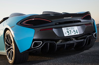 リアディフューザーの左右に配置されたテールパイプ。テスト車には有償オプションのスポーツエキゾーストが装備されていた。