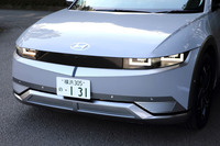 オートライトコントロールやハイビームアシストが組み込まれたLEDヘッドランプは、「アイオニック5」全車に標準装備となる。