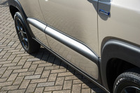 軽自動車の「ハスラー」とは異なり、抑揚のあるボディー形状が「クロスビー」の魅力だ。