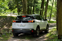 「GTライン デビューエディション」には「ブラックダイヤモンドルーフ」(ツートンボディーカラー)が標準で採用される。