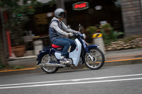 走行時の静粛性も「スーパーカブC125」のセリングポイント。エンジンのノイズや変速音の低減が図られている。