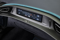 定番となりつつあるパッセンジャー用ディスプレイも備わる。