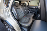 「フィールドジャーニー」では運転席・助手席に加え、リアの左右席にもシートヒーターが標準装備される。