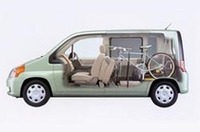 2列目、3列目シートを折りたたみ、荷室を拡大する「ユーティリティーモード」。26インチ自転車を搭載可能だという。