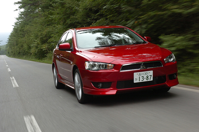【スペック】全長×全幅×全高=4570×1760×1490mm/ホイールベース=2635mm/車重=1390kg/駆動方式= FF/2リッター直4DOHC16バルブ(154ps/6000rpm、20.2kgm/4250rpm)/価格=222万6000円(テスト車=250万9500円/ロックフォードフォズゲートプレミアムサウンドシステム=8万4000円/サイド&カーテンSRSエアバッグ=8万4000円/キーレスオペレーションシステム+オートライトコントロール+雨滴感応オートワイパー=3万1500円/ASC=8万4000円)(M)