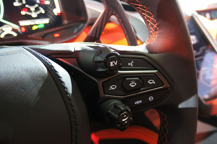 ランボルギーニ・レヴエルト(ステアリングスイッチ)