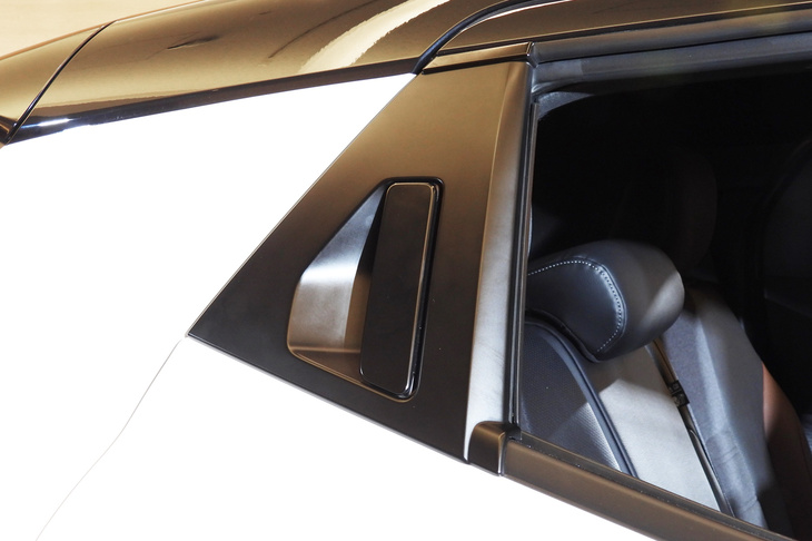 スズキeビターラZ(リアアウタードアハンドル)