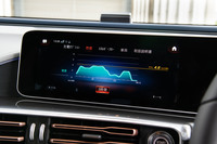 インフォテインメントシステムにはEV専用のメニューが採用されており、走行可能距離やバッテリー残量、エネルギーフロー、電力消費率(いわゆる電費)などを確認できる。