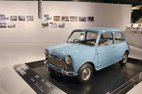 英国勢のF1躍進と時を同じくして登場したモデルとして展示された1959年「モーリス・ミニ マイナー」。