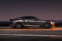 ベントレーが後輪駆動の高性能モデル、新型「スーパースポーツ」を発表の画像