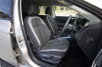 「TSIハイライン」には、しっかりとしたサイドサポートを備えた、スポーツシートが標準装備となる。