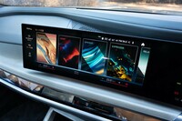 ドライブモードならぬ「マイモード」のセッティング画面。モードに応じてメイン画面にきれいな現代アートが表示される。